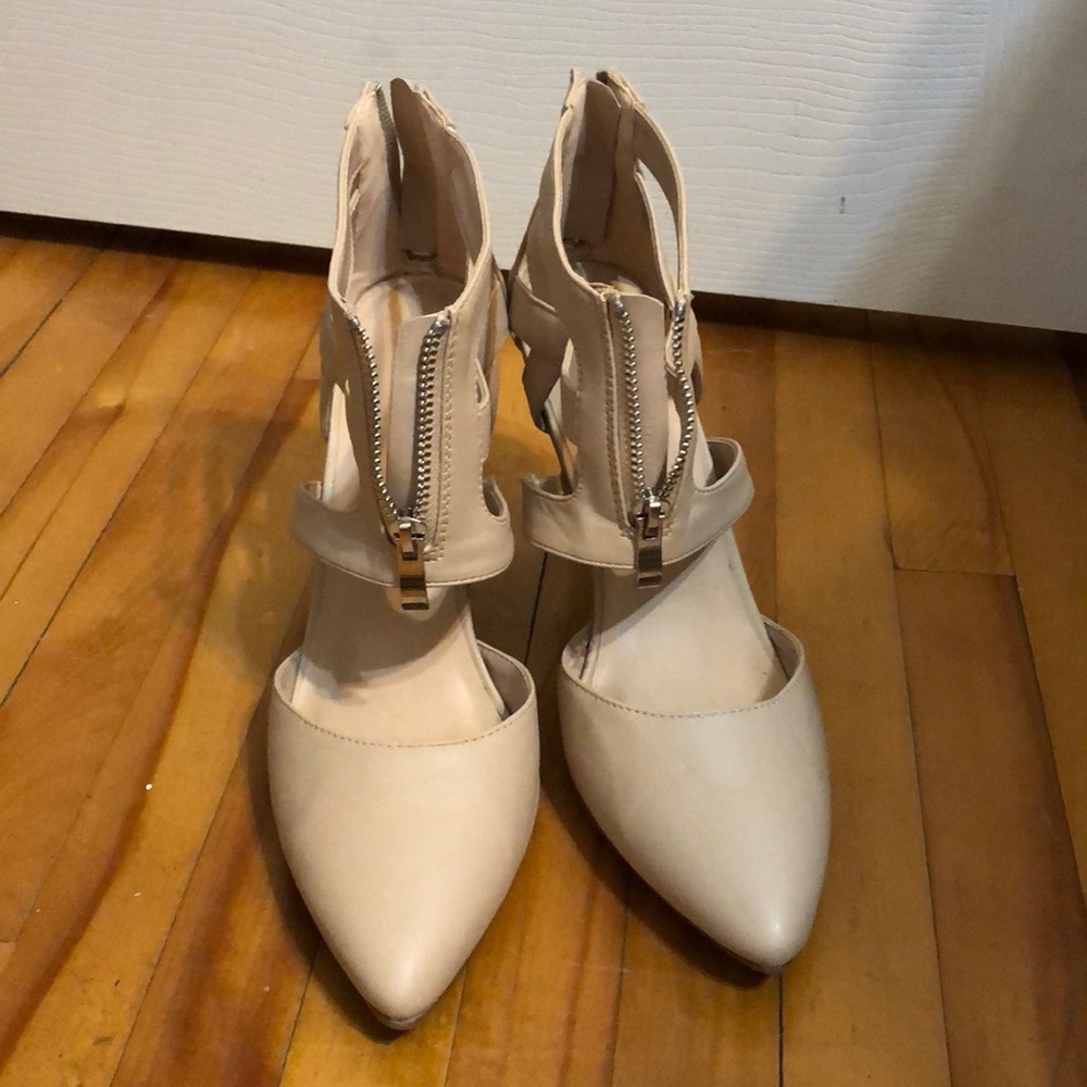 Heels - Picture 2 of 4